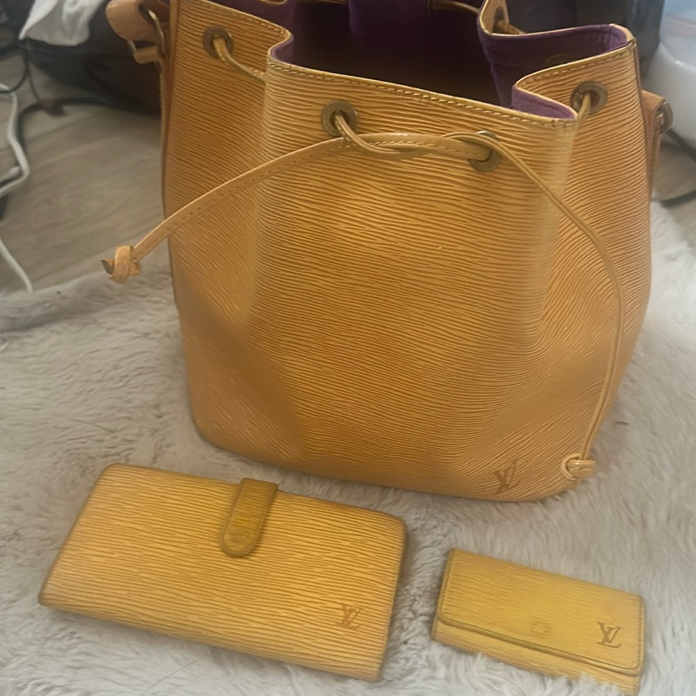 SET Louis Vuitton Yellow Epi Leather Shoulder Bag, wallet and key holder